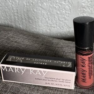 New In Box Mary Kay Nourishine Plus Lip Gloss Cafe Au Lait #047949 Full Size